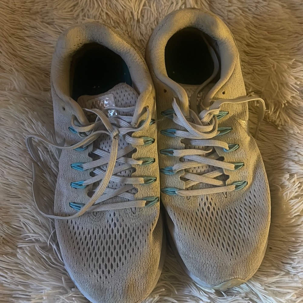 Nike Zoom Women’s Sneakers 9 Used Condition Light Blue
